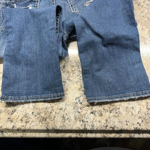 Silver Women's Suki Capri Jeans Size 18/L 22 1/2 Dark Wash Mid Rise Distressed - Picture 10 of 15